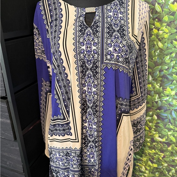 Blue and Beige Patterned Top p57 - Picture 2 of 4